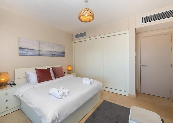 Bright & Breezy 1 Bedroom Mangroovy W Pool & Access