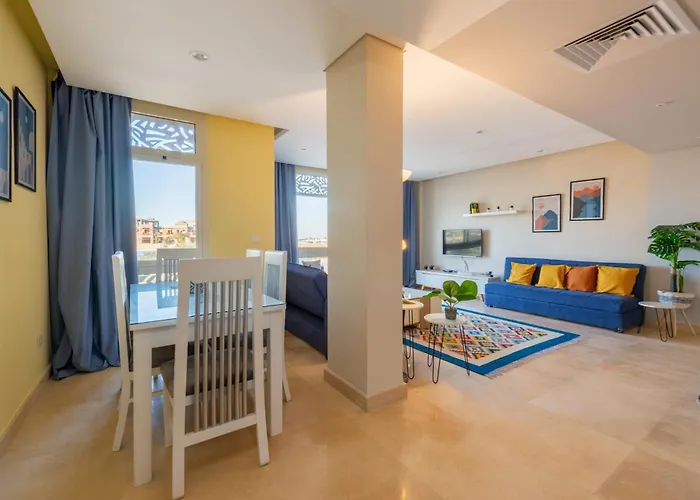 Bright & Breezy 1 Bedroom Mangroovy W Pool & Access Apartment *