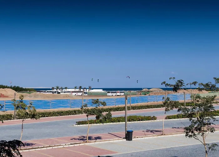 Bright & Breezy 1 Bedroom Mangroovy W Pool & Access Apartment *