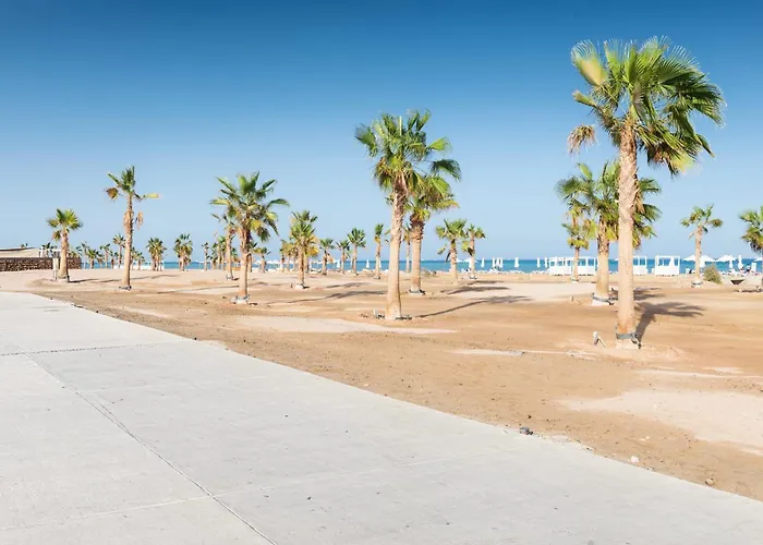 Bright & Breezy 1 Bedroom Mangroovy W Pool & Access Apartment *